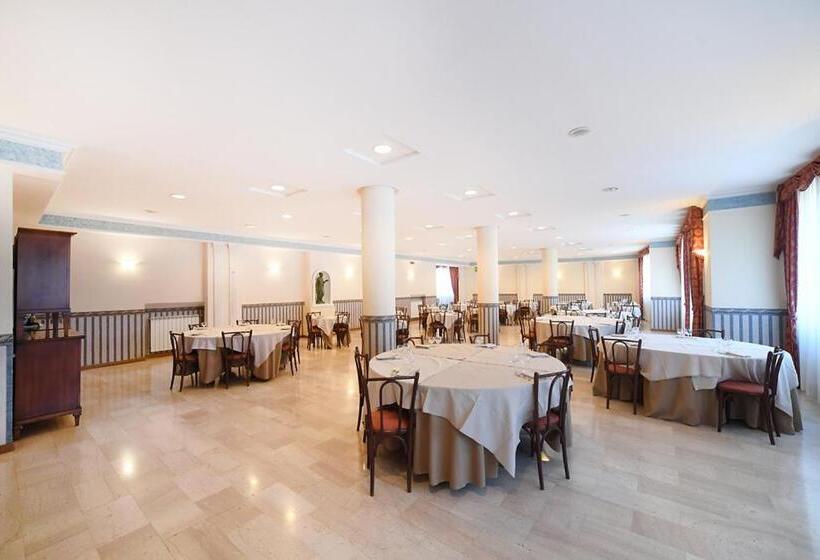 Отель Italia & Lombardi