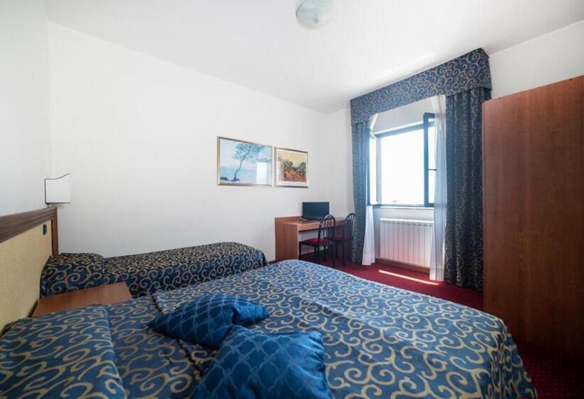 Отель Italia & Lombardi