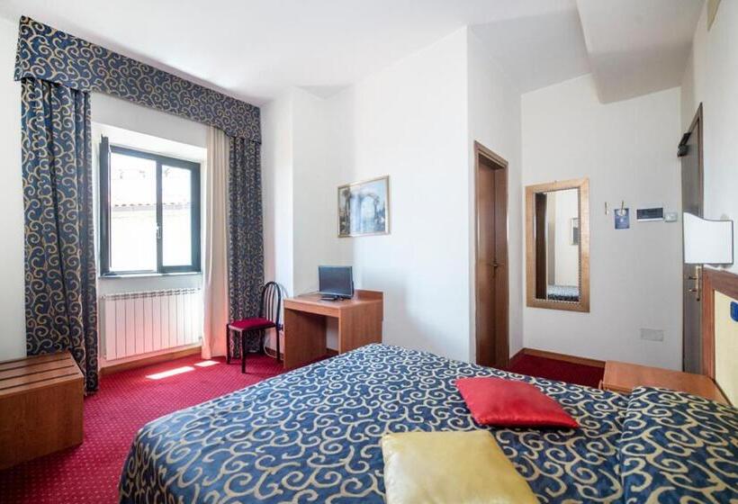 Отель Italia & Lombardi