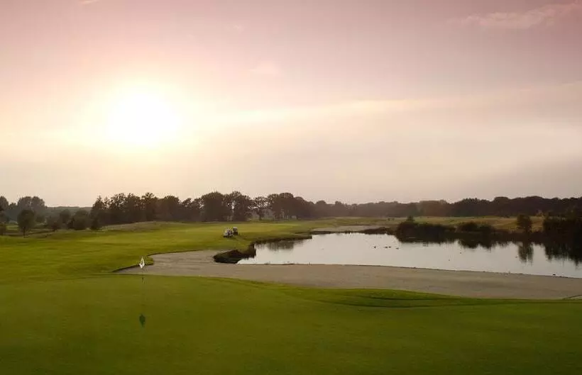 Отель Schloss Ludersburg Golf & Spa