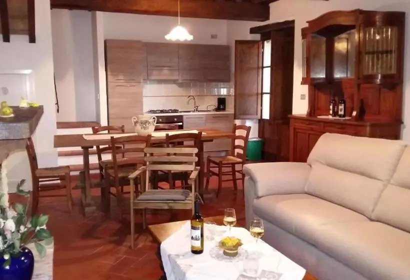 ホテル Serre Di Parrano