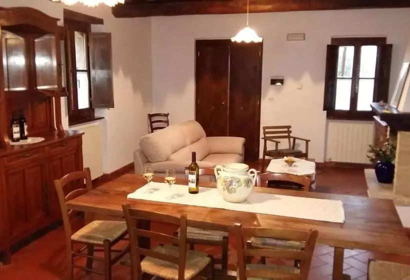 ホテル Serre Di Parrano