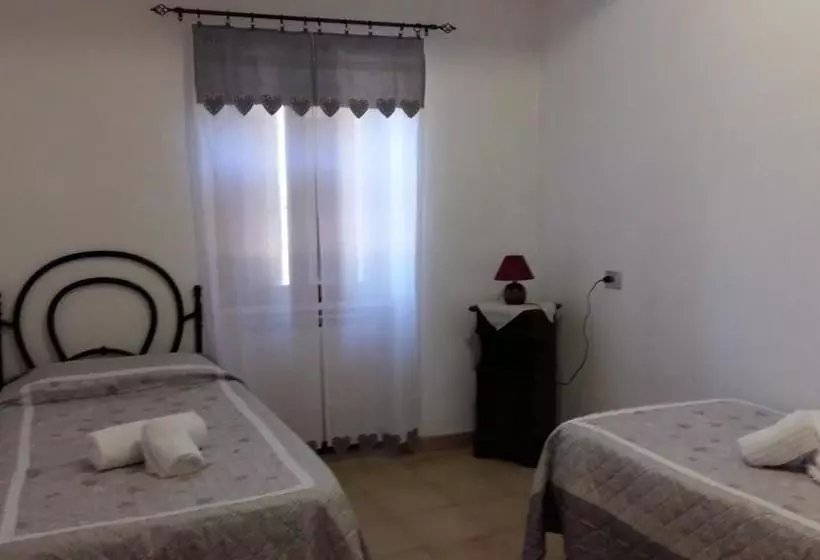 ホテル Serre Di Parrano