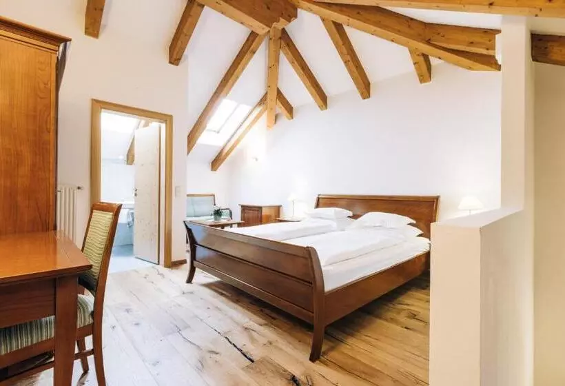 Отель Tenz 2025