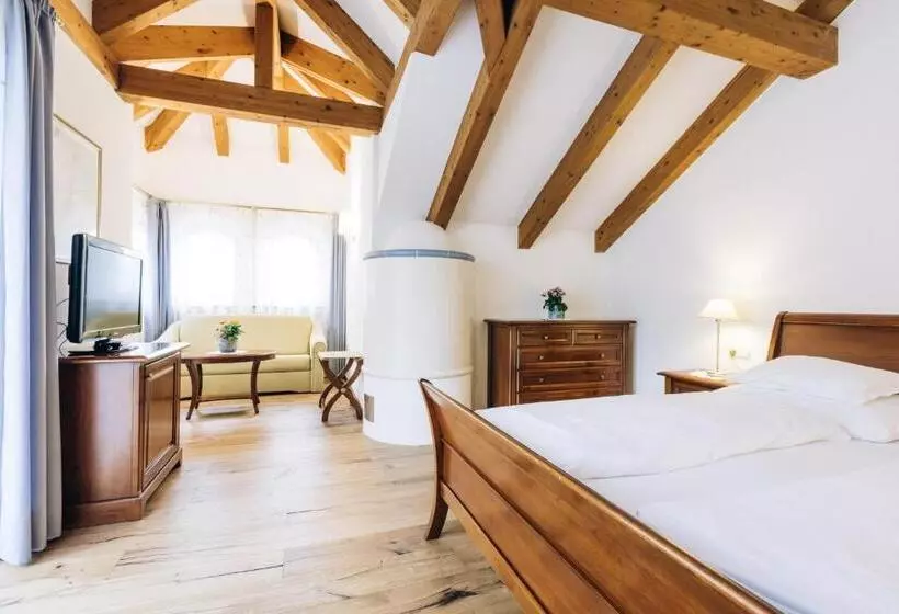 Отель Tenz 2025