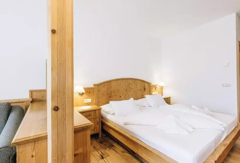 Отель Tenz 2025