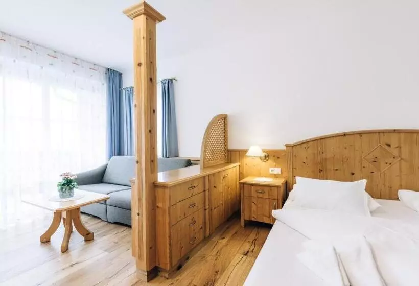 Отель Tenz 2025