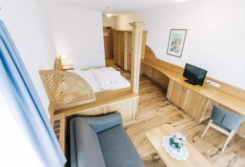 Отель Tenz 2025