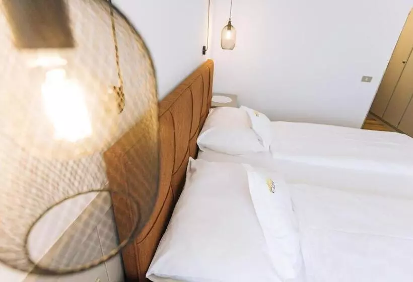 Отель Tenz 2025