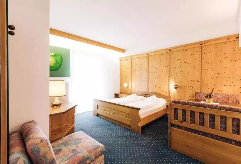 Отель Tenz 2025