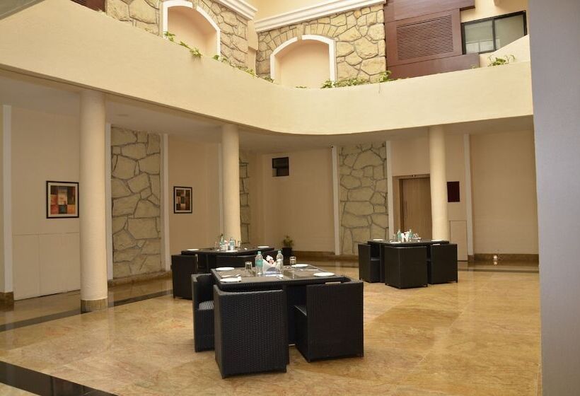 Отель Zip By Spree Hinjewadi