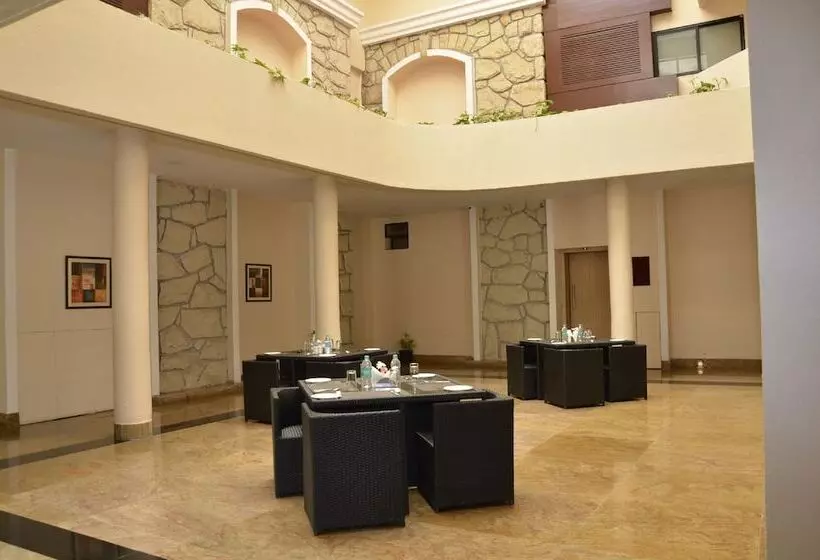 Отель Zip By Spree Hinjewadi