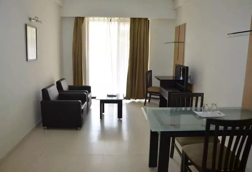 Отель Zip By Spree Hinjewadi