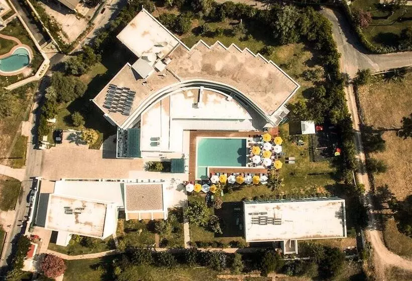 Nasos Hotel & Resort