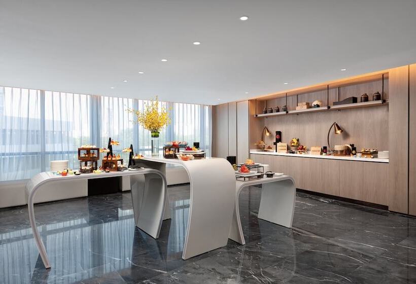 Otel Hualuxe Shanghai Changfeng Park, An Ihg