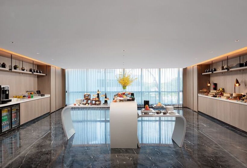Otel Hualuxe Shanghai Changfeng Park, An Ihg