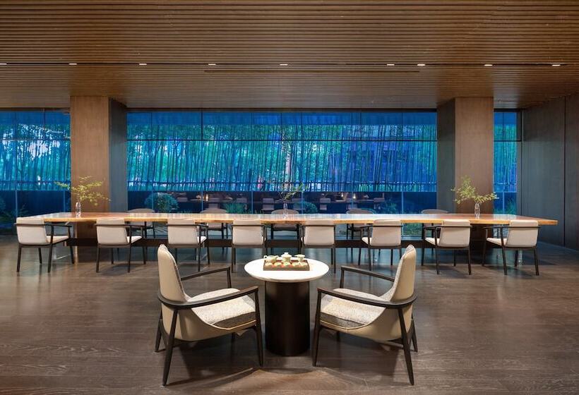 Otel Hualuxe Shanghai Changfeng Park, An Ihg