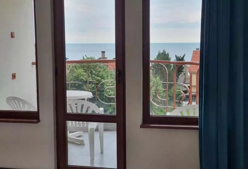 هتل Lazur