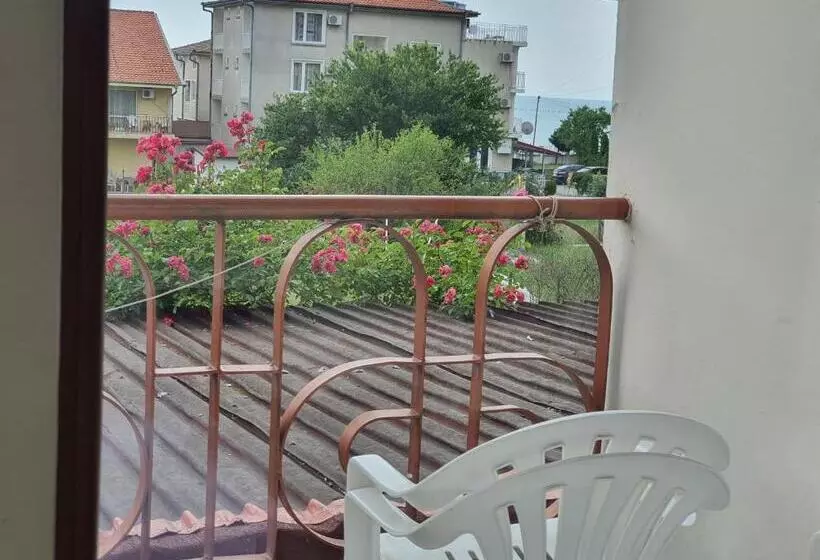 هتل Lazur