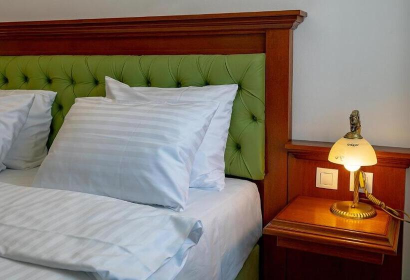 بنسيون San Gennaro