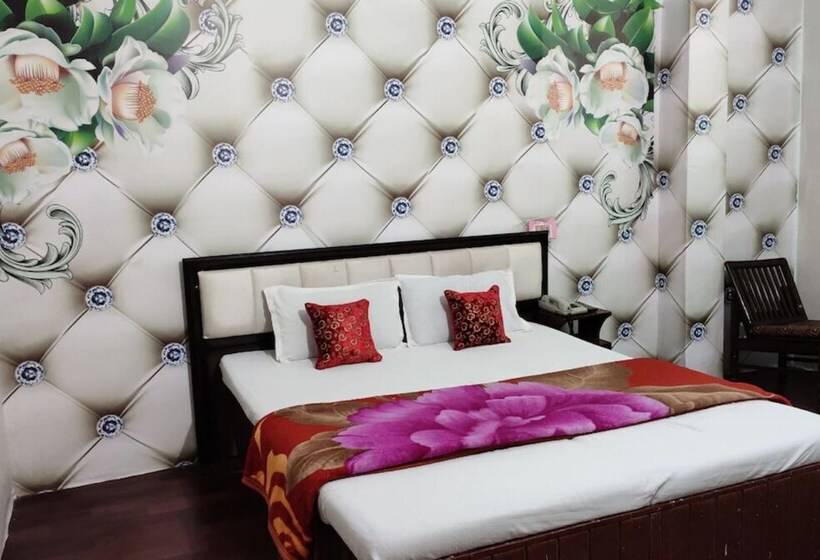 Goroomgo Bros Hostel Manali