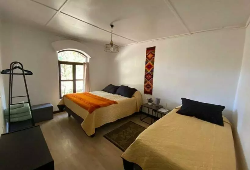 تختخواب و صبحانه Caminandes Hostal
