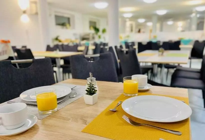 Aamiaismajoitus (B&B) Villa My Lake