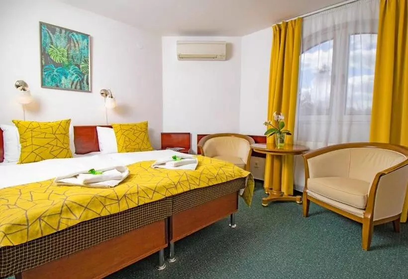 Aamiaismajoitus (B&B) Villa My Lake