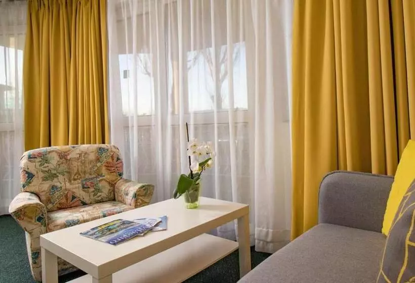 Aamiaismajoitus (B&B) Villa My Lake