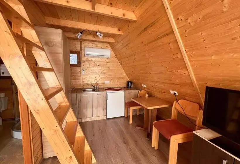 Casute In Copac & Case A Frame