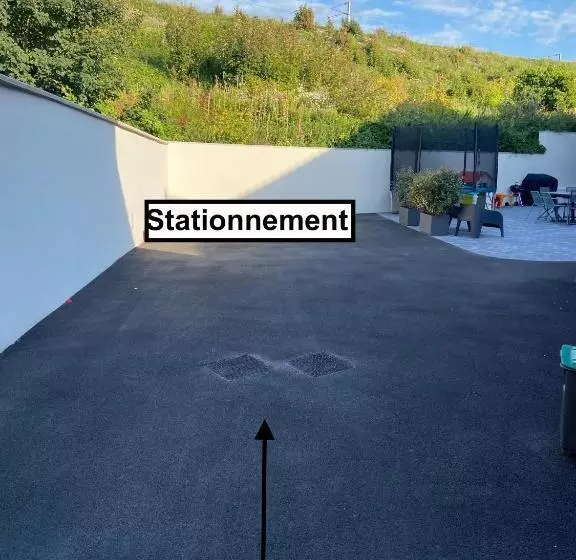 Chambre Tout Confort Avec Commodités Espace Repas Wifi Parking