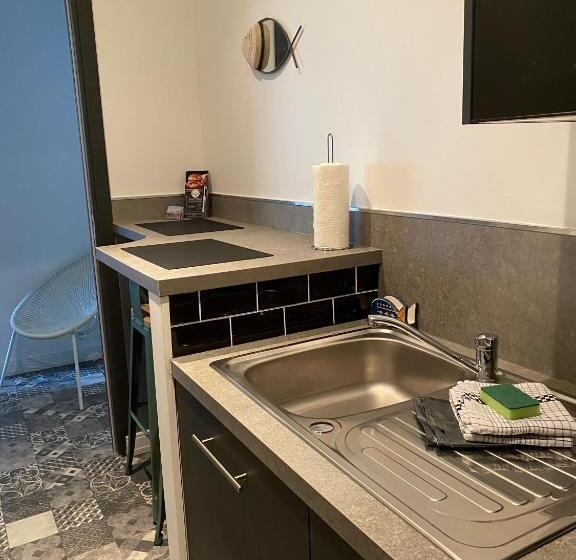 Chambre Tout Confort Avec Commodités Espace Repas Wifi Parking