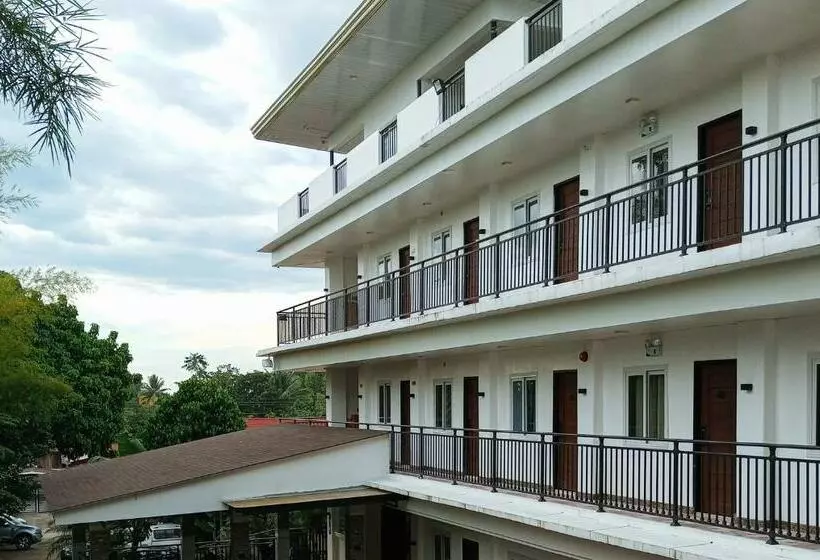 Hotelli Reddoorz Plus Park Lay Suites Kidapawan City