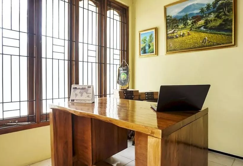 Hotelli Spot On 90928 Wisma Asri Putra Syariah