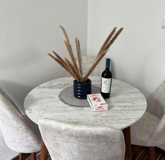 Apartament In Regim Hotelier Queen Medias