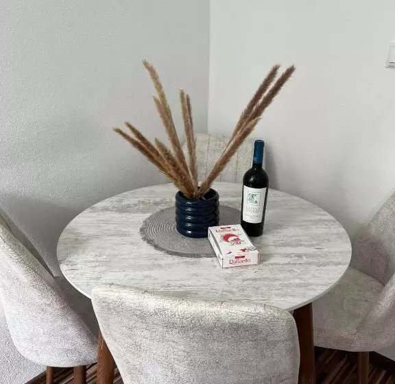 Apartament In Regim Hotelier Queen Medias