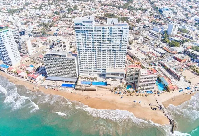 ホテル Courtyard By Marriott Mazatlan Beach Resort