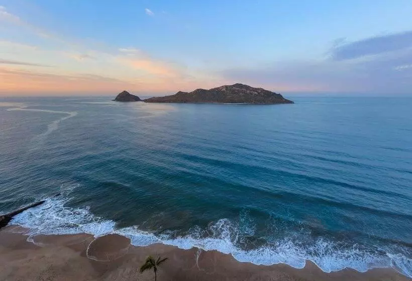 ホテル Courtyard By Marriott Mazatlan Beach Resort