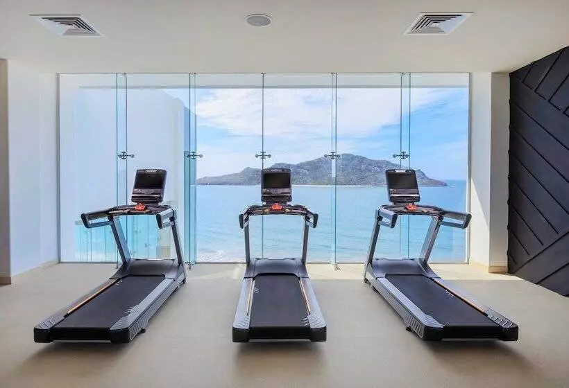 ホテル Courtyard By Marriott Mazatlan Beach Resort
