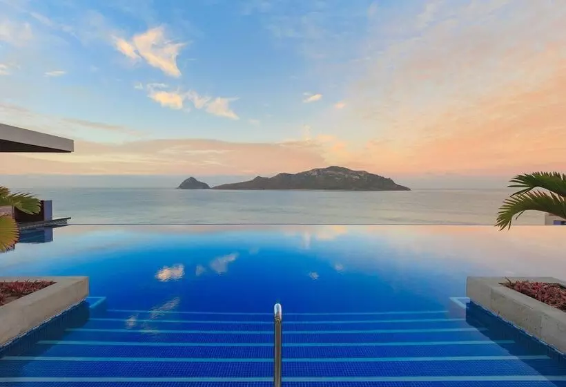 ホテル Courtyard By Marriott Mazatlan Beach Resort