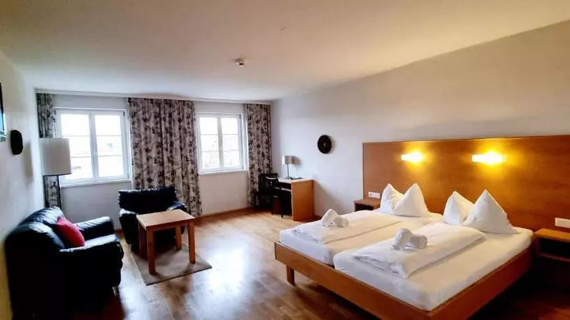 ホテル Wirtshaus Leindl