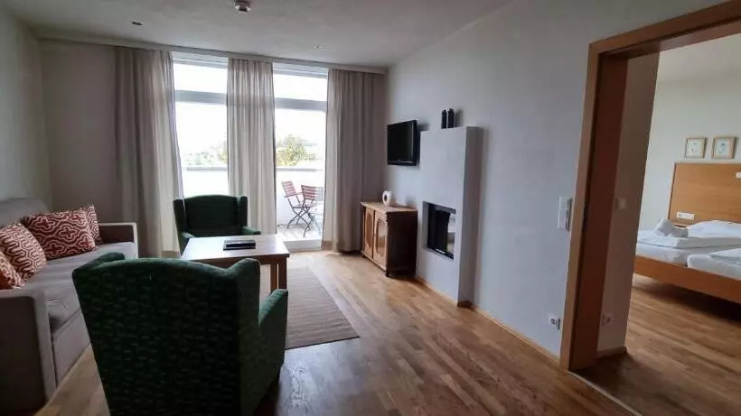 ホテル Wirtshaus Leindl