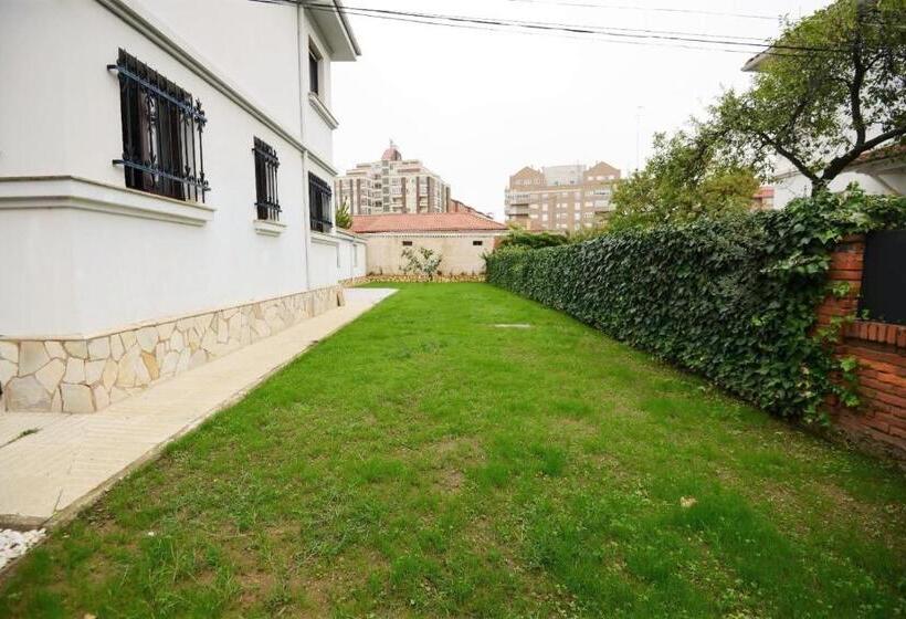 Housing León Casa Con Jardín