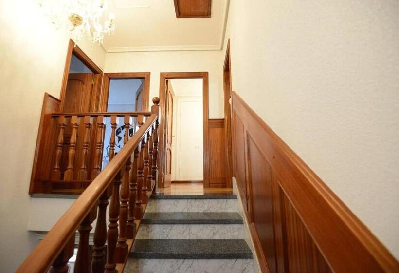 Housing León Casa Con Jardín