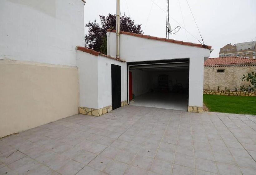 Housing León Casa Con Jardín