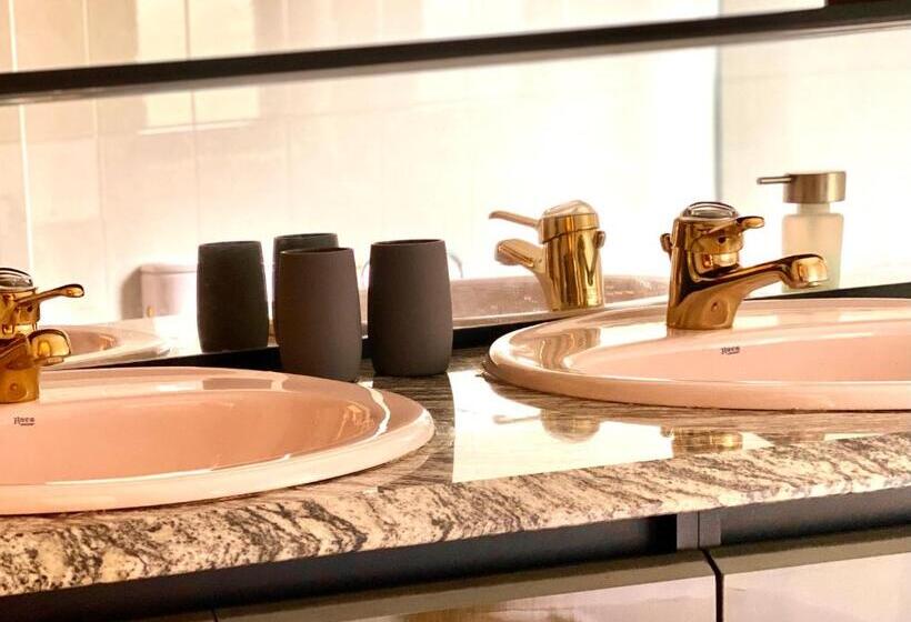 Housing León Casa Con Jardín