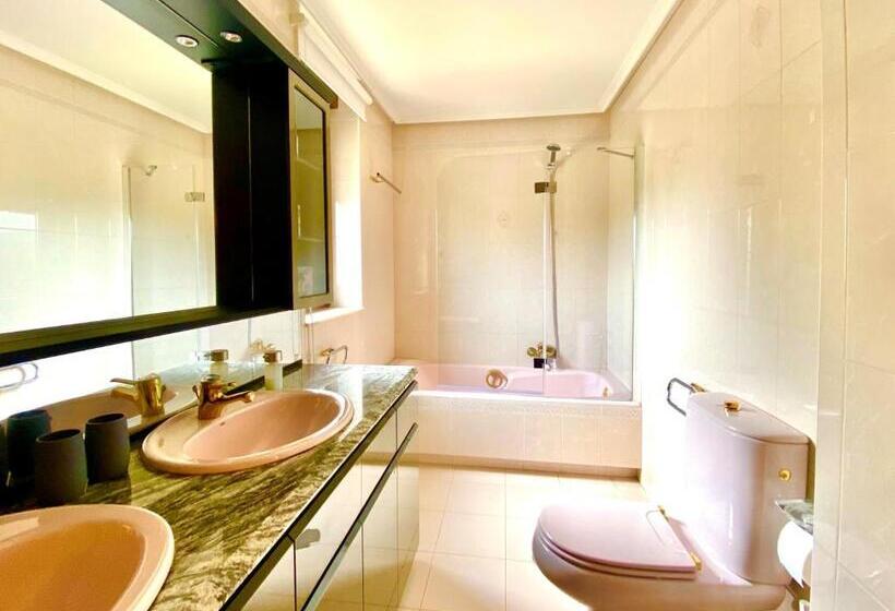 Housing León Casa Con Jardín