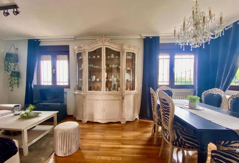 Housing León Casa Con Jardín