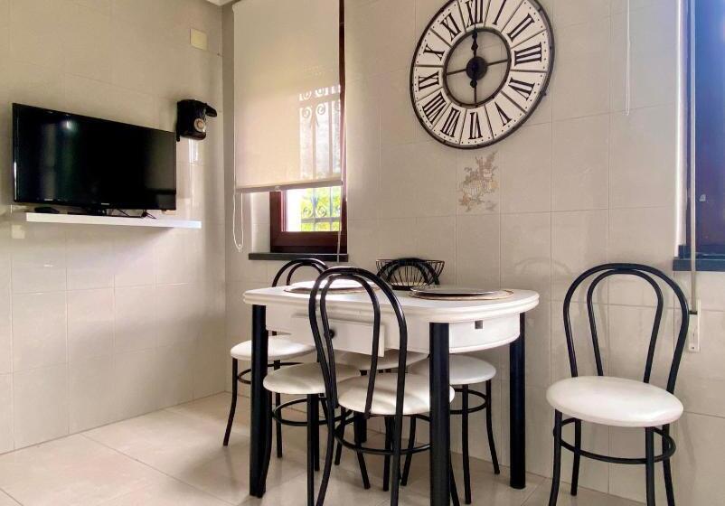 Housing León Casa Con Jardín