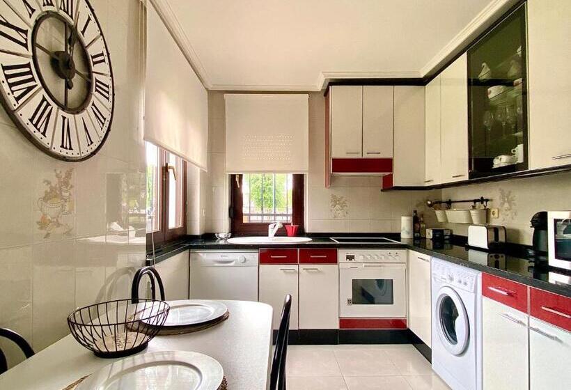 Housing León Casa Con Jardín